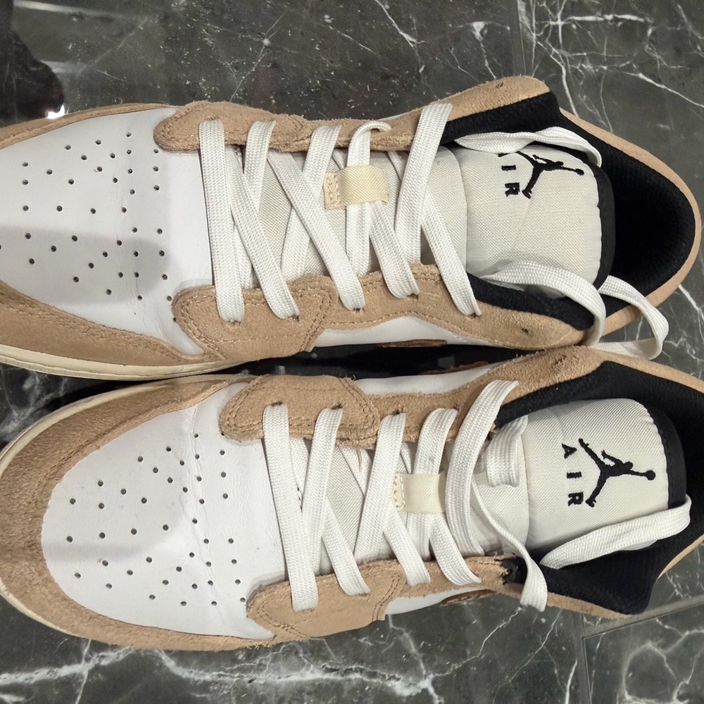 Air Jordan - Picture 2 of 7